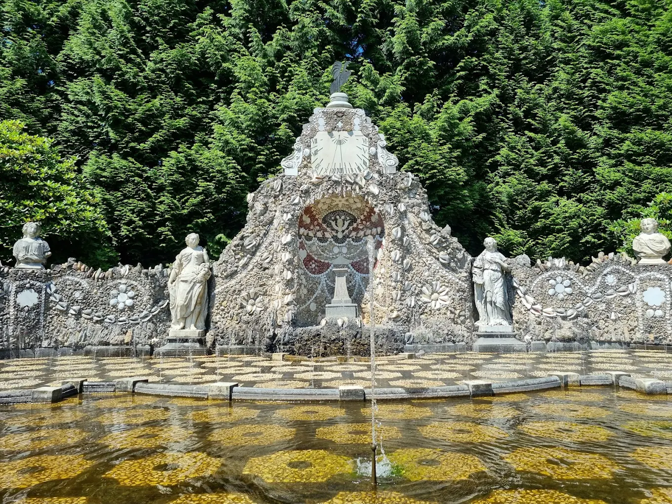 De Bedriegertjes — historische waterspelen in de tuinen van Kasteel Rosendael